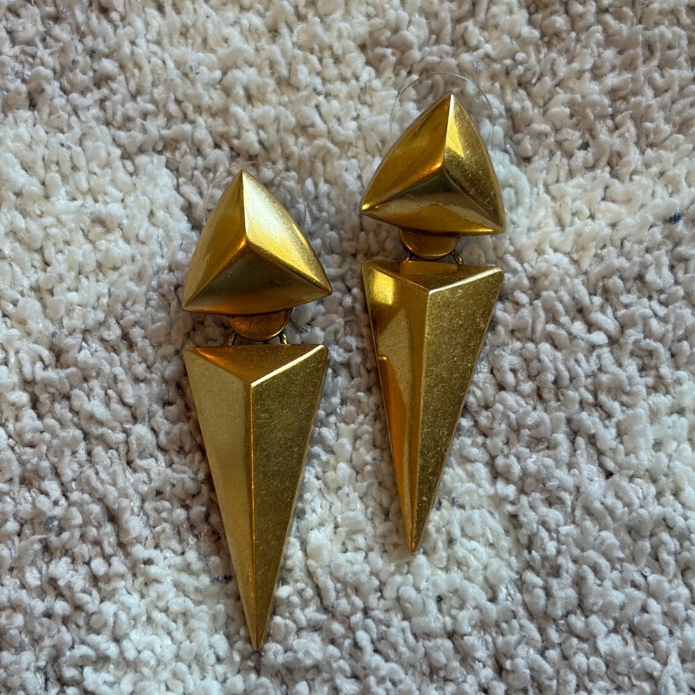 Kendra Scott Gold arrowhead Earrings